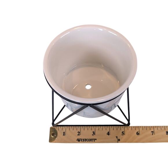 Triangular Black Wire Stand and White Ceramic Planter 4 in - Picture 9 of 9